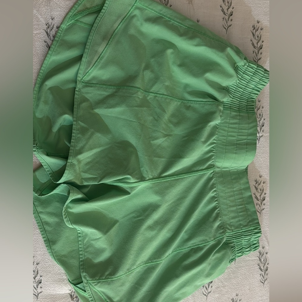 Lululemon Athletica green Hotty hot 4in Athletic Shorts with Elastic Waistband
